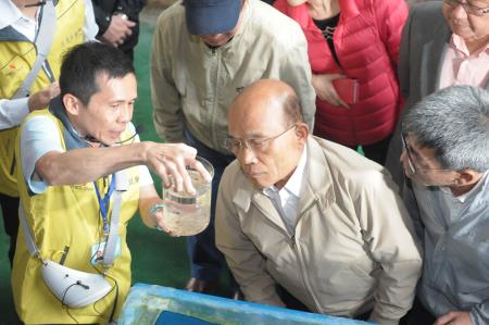 2019年5月7日行政院長蘇貞昌視察視察農委會水試所澎湖海洋生物研究中心4　共10張