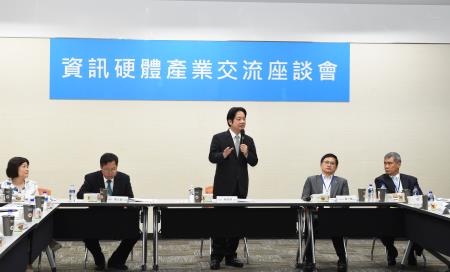 2018年4月24日行政院長賴清德參訪台達電暨出席出席院長與資訊硬體產業交流座談會　共3張
