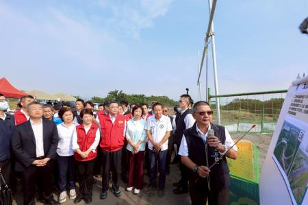 2025年10月30日行政院長卓榮泰視察臺中文山垃圾掩埋場　共3張