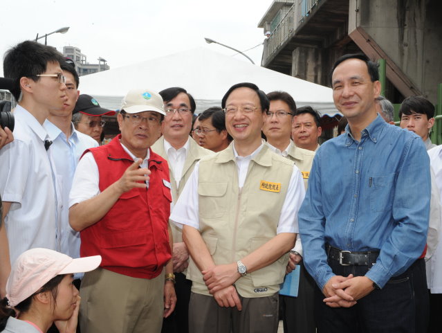 江揆：治水工程發揮成效 塔寮坑溪淹水影響人口大幅下降 　共2張