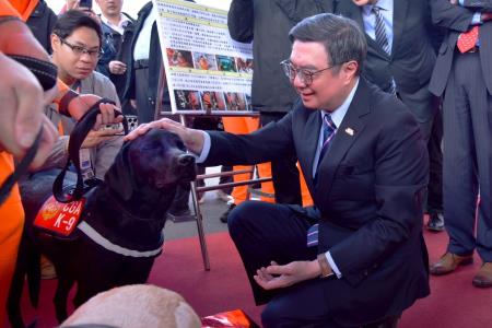 2026年1月30日行政院長卓榮泰出席「緝獲金昌隆貨輪走私毒品聯合記者會」暨春節前視導 　共6張