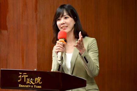2026年6月18日行政院長卓榮泰出席「中央毒防作為說明記者會」 　共7張