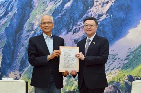 2025年8月29日行政院長卓榮泰接見仰山文教基金會游錫堃創辦人 　共8張
