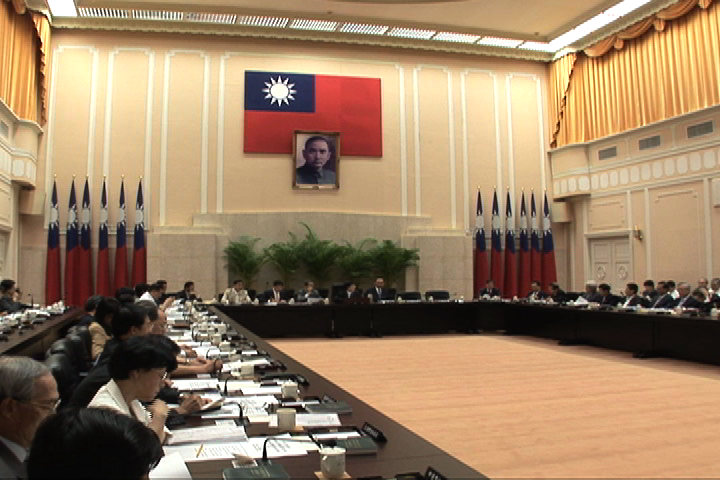 劉揆：颱風汛期已至，請各部會及縣市政府首長親自督導各項防颱整備與防汛措施 　共1張