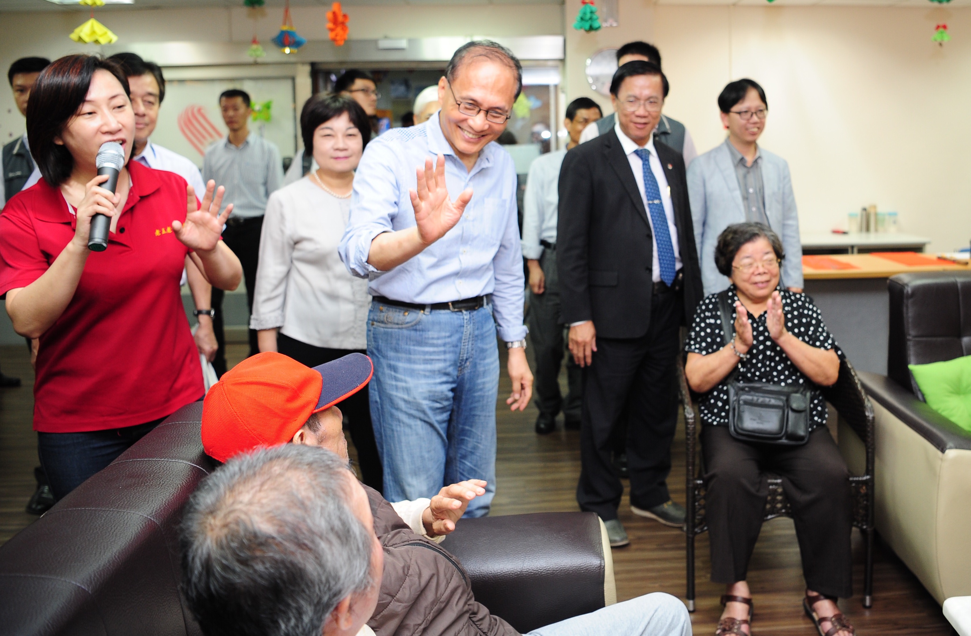 林揆視察長照2.0社區整體照顧模式試辦據點 期盼打穩基礎成為未來推廣標竿