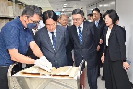 2024年7月15日行政院長卓榮泰解嚴紀念日視察「政治檔案開放應用情形」1　共9張