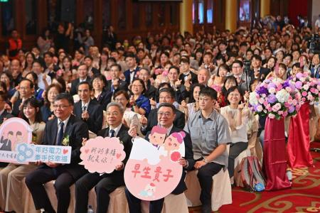 2026年10月3日行政院長卓榮泰出席「台電公司115年職工聯合婚禮」 　共9張