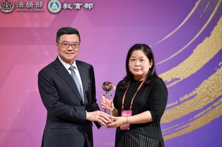 2024年6月26日行政院長卓榮泰出席113年度反毒有功人士團體頒獎活動　共7張