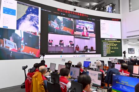 2025年9月22日行政院長卓榮泰陪同總統視導樺加沙颱風中央災害應變中心第五次工作會報 　共5張