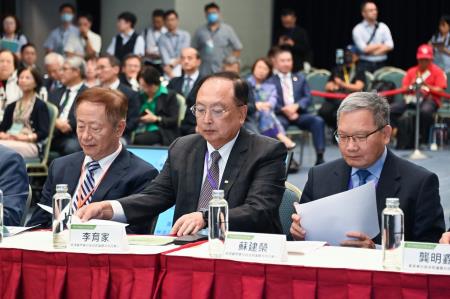 2024年9月3日行政院長卓榮泰出席「行政院經濟發展委員會」顧問會議7　共8張