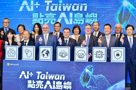 2024年11月14日行政院長卓榮泰出席「AI+ Taiwan 點亮AI島嶼」記者會　共5張