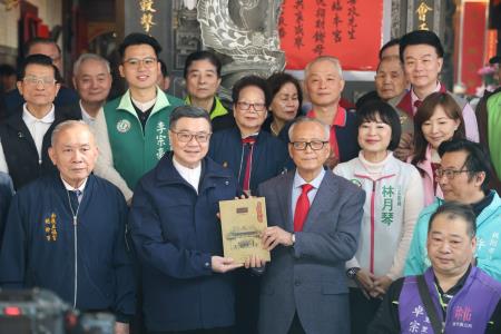 2025年1月30日_2行政院長卓榮泰南崁五福宮參拜祈福1　共8張