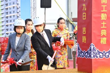 2021年11月19日行政院長蘇貞昌出席高雄市鳳山區鳳松．鳳誠安居社會住宅開工動土典禮2309420　共3張