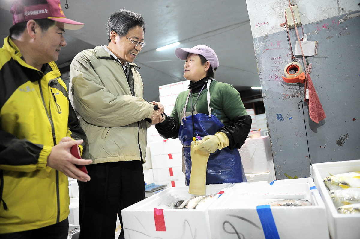 張揆：持續關注春節農漁產價格及供貨 讓民眾快樂團圓過好年 　共3張