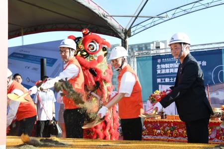 2023年10月12日行政院長陳建仁出席國衛院「生物製劑擴廠暨戰略平台資源庫興建工程」開工動土典禮