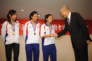 吳揆歡迎我國參加「2009年第5屆香港東亞運動會」代表團載譽歸國 　共1張