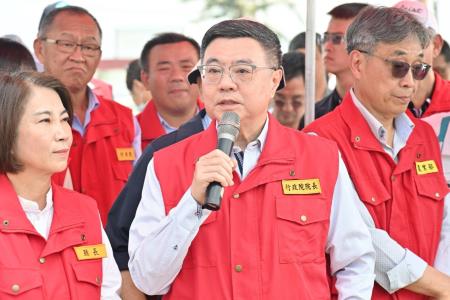 2024年10月5日行政院長卓榮泰視察屏東枋寮鄉海堤破損情形（含海水供應站建置狀況及全縣漁業損害）