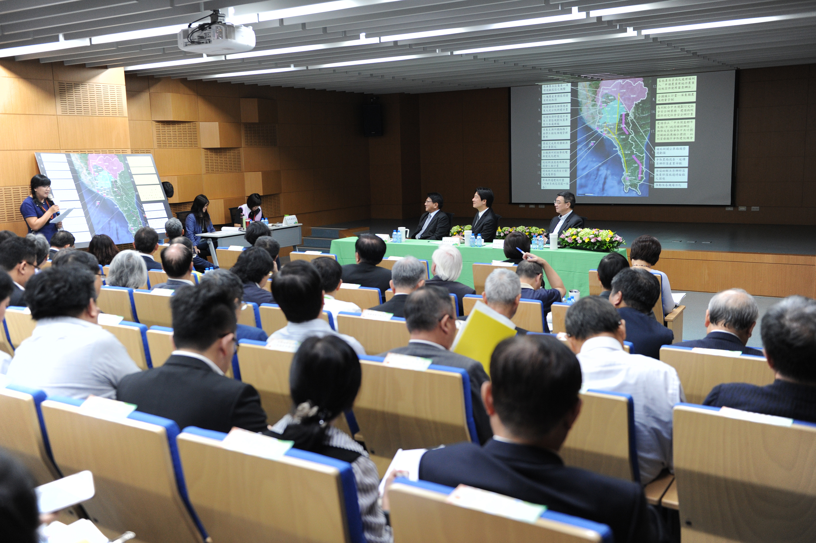 率領行政團隊至屏東 賴揆盼中央地方共同合作 推動前瞻及長照等計畫 　共5張