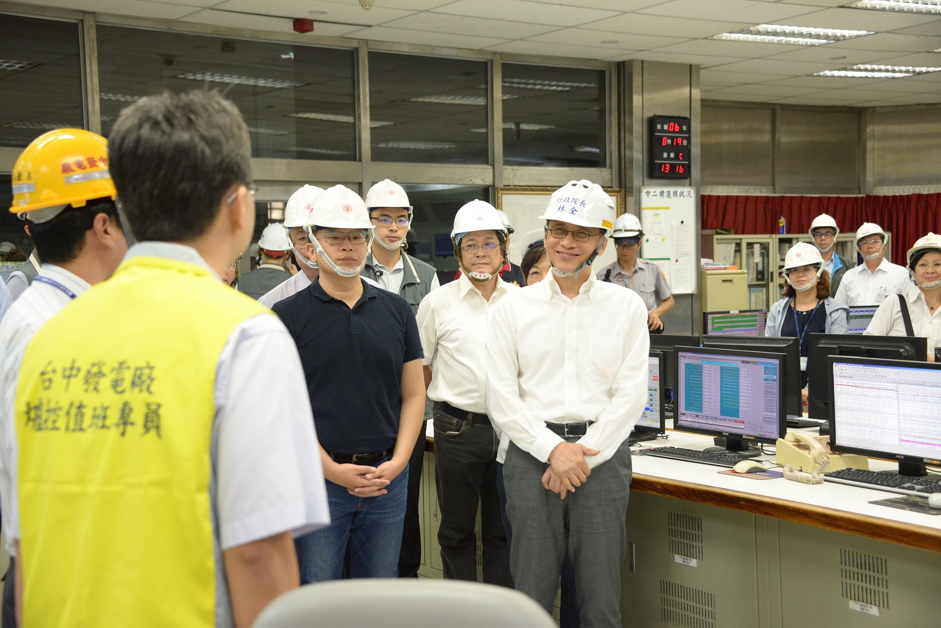 林揆視察台中電廠  感謝第一線台電同仁辛勞
