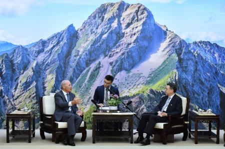 2024年9月9日行政院長卓榮泰接見加拿大駐台北貿易辦事處（CTOT）倪傑民代表一行