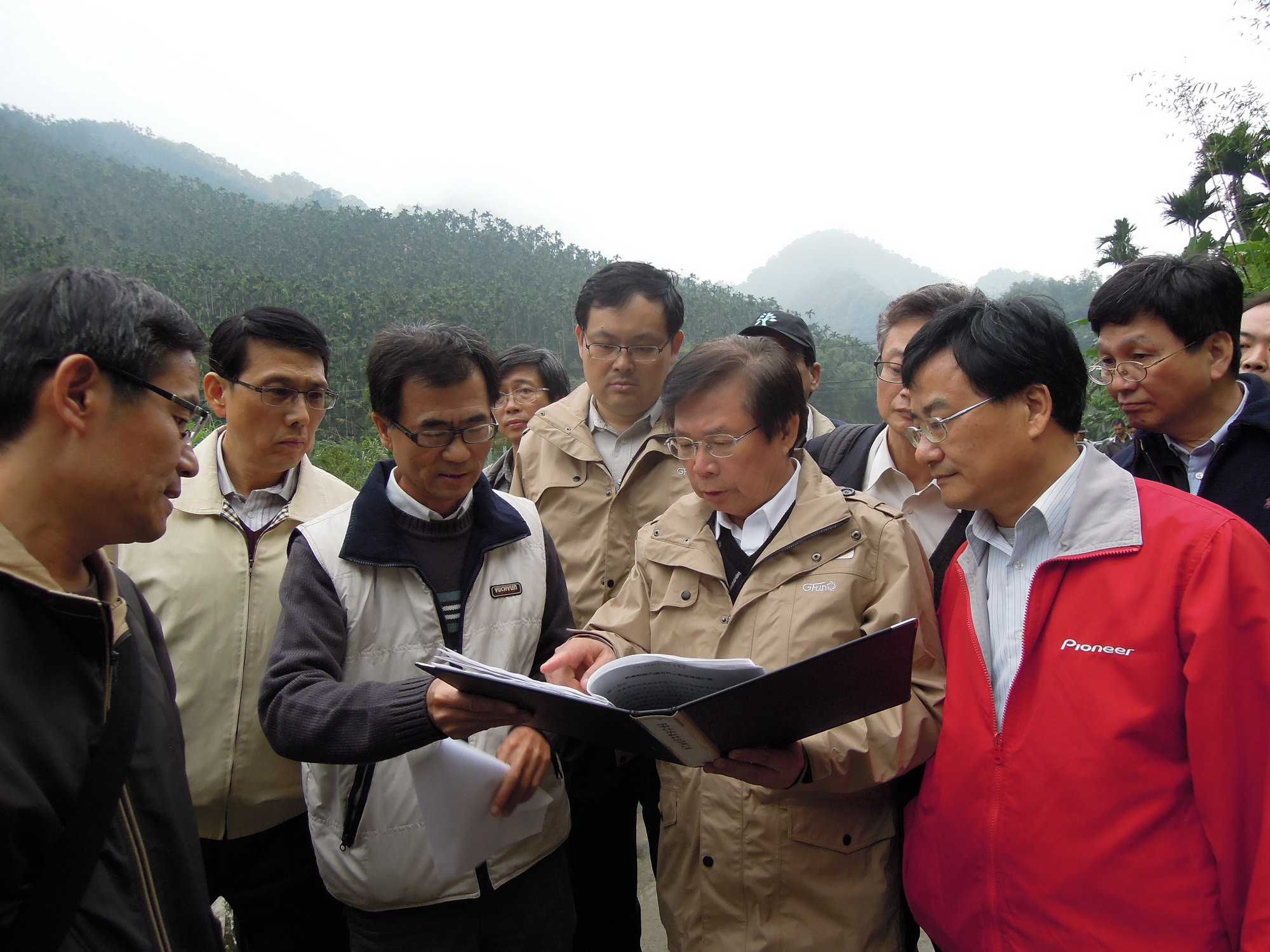 國土保育專案小組視察火力發電廠、地層下陷及違規種植檳榔問題 　共4張