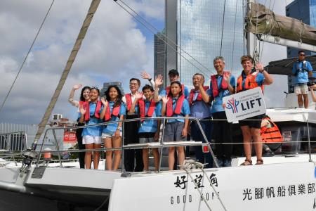 2025年5月24日行政院長卓榮泰出席「攜手國際 航向蔚藍」台法小帆手返航典禮　共10張