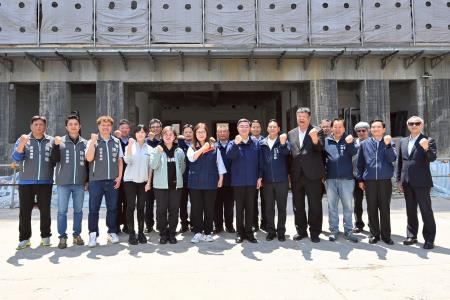 2026年5月1日行政院長卓榮泰視察海巡署第十海巡隊廳舍重建工程進度 　共8張
