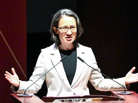 2025年2月24日行政院副院長鄭麗君出席「RightsCon全球數位人權大會」開幕式_2 　共8張