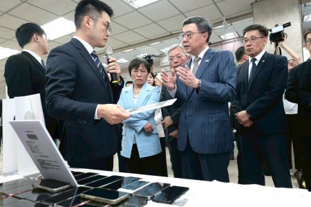 2026年6月22日行政院長卓榮泰出席「115年主題式打詐－淨流專案」查緝成果記者會 　共8張