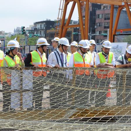 1070728行政院長賴清德視察機場捷運A22老街溪站工程進度_4