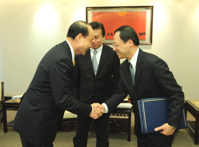 江揆接見海基會協商代表團 肯定兩岸兩會會談成果 　共1張
