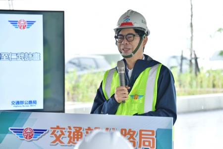 2024年4月27日_2行政院長陳建仁視察「台39線（高鐵橋下道路）延伸至仁武」規劃情形4　共9張