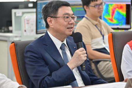 2024年7月21日行政院長卓榮泰視察中央氣象署並聽取113年第3號颱風凱米動態情形。