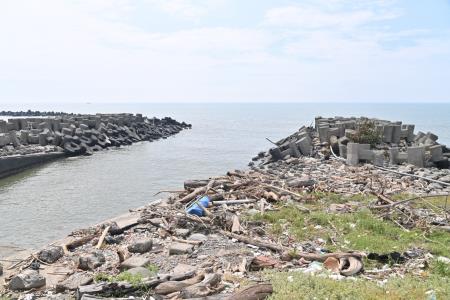 2024年10月5日行政院長卓榮泰視察屏東枋寮鄉海堤破損情形（含海水供應站建置狀況及全縣漁業損害）