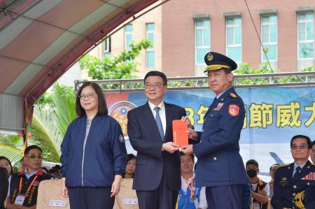 2024年6月3日行政院長卓榮泰出席海委會海巡署「113年端節威力掃蕩誓師暨接裝典禮」　共13張