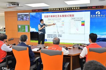 2024年7月21日行政院長卓榮泰視察中央氣象署並聽取113年第3號颱風凱米動態情形。