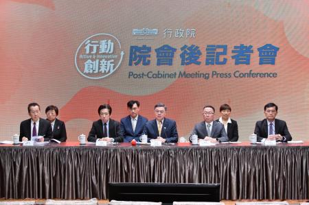 2025年11月27日行政院長卓榮泰出席行政院院會後記者會_第3980次會議_ _9_ 　共10張