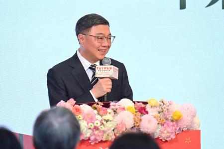 2026年6月30日行政院長卓榮泰出席「臺灣漫遊錄」獲獎慶功宴 　共12張