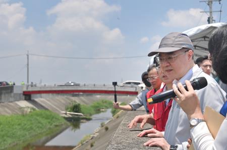 2025年7月5日行政院長卓榮泰視察雲林大埤鄉延潭大排整體治理 　共7張