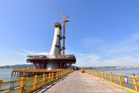 2024年6月29日行政院長卓榮泰視察淡江大橋建設計畫執行情形。　共9張