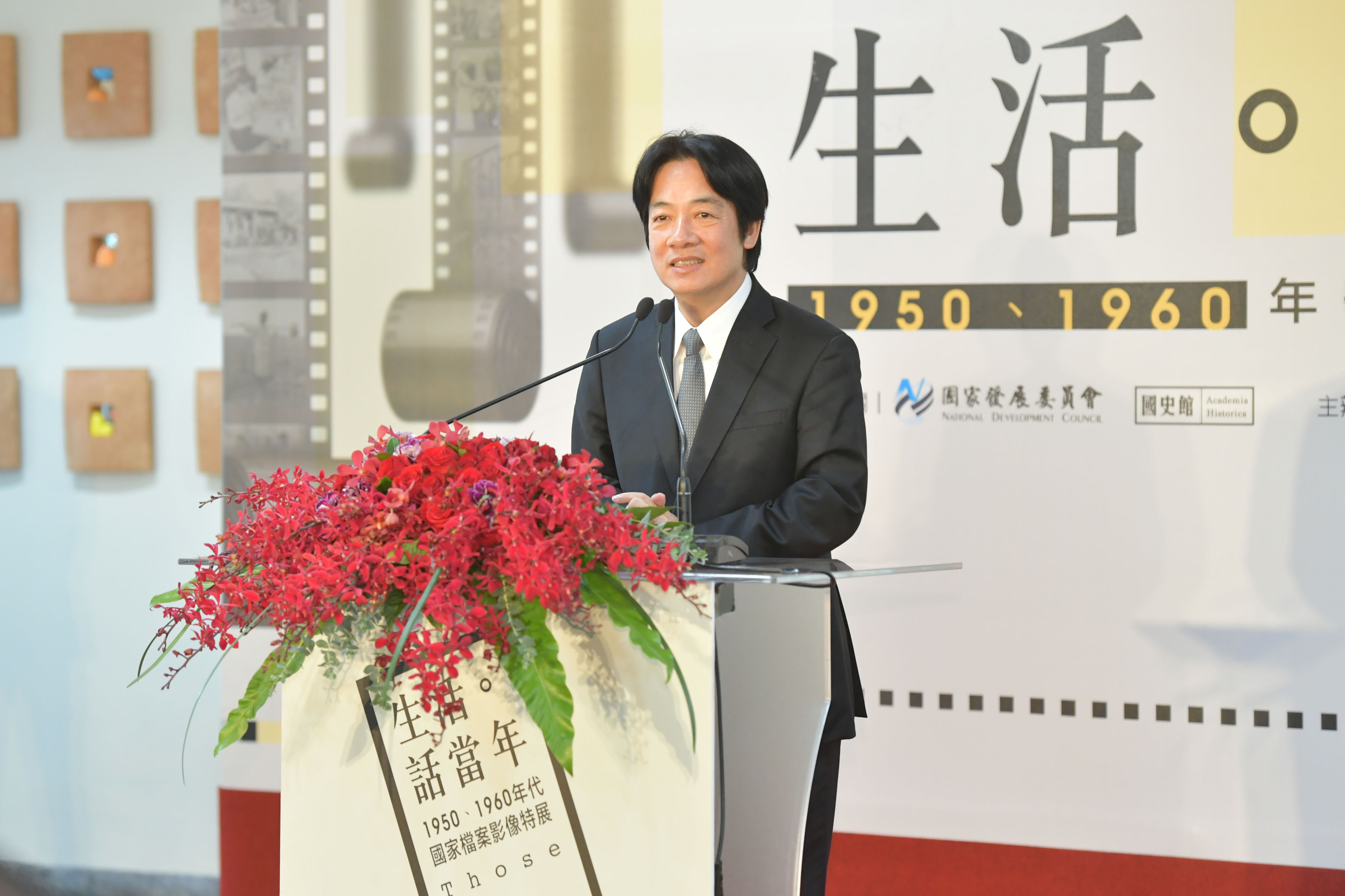 賴揆：積極協助檔案管理局徵集檔案 讓歷史檔案順利完成建檔　共9張