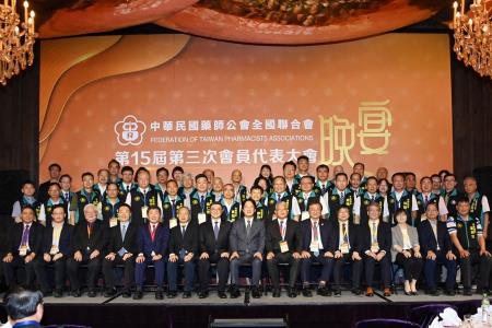 卓院長今（14）日出席「中華民國藥師公會全國聯合會第十五屆第三次會員代表大會晚宴」照片共5張　共5張