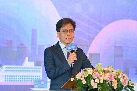 2026年7月24日行政院長卓榮泰出席亞洲資產管理中心高雄專區成立週年記者會 　共7張