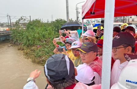 視察「雲林縣大湖口溪溪水暴漲淹水情形」 　共14張