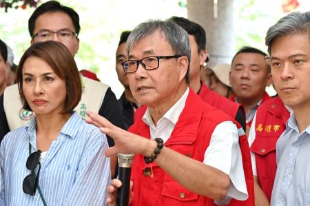 2024年8月2日行政院長卓榮泰視察視察高雄市立桃源國中災後復原情形4