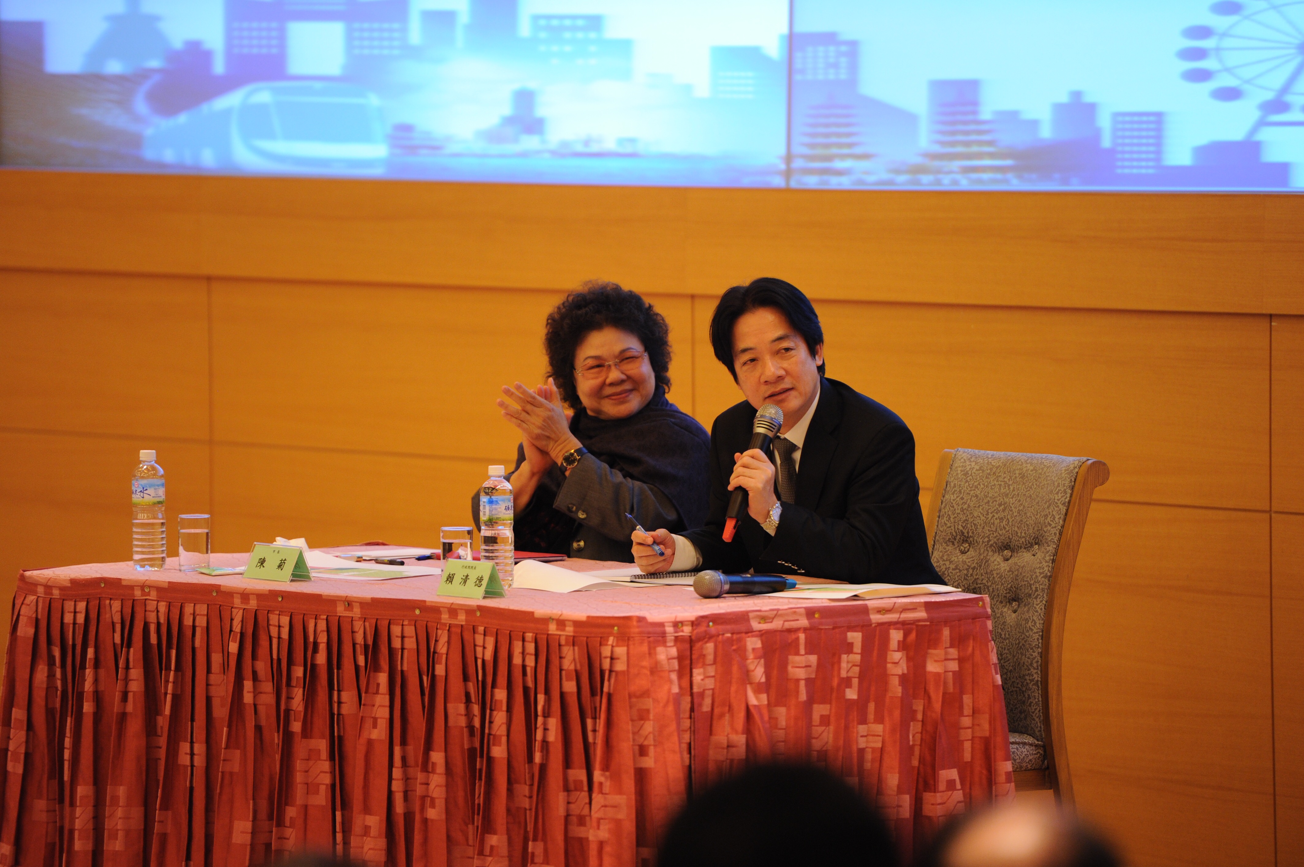賴揆走訪高雄 期許中央地方合力落實前瞻、長照2.0及維護空氣品質　共4張