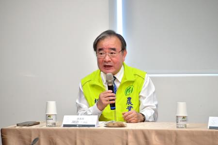 2025年7月5日行政院長卓榮泰視察斗南鎮農會精米工場公糧儲備情形-4 　共8張