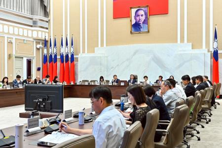 2026年6月24日行政院長卓榮泰主持行政院食品安全會報 　共6張