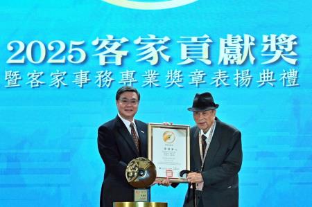 2025年12月28日行政院長卓榮泰出席2025客家貢獻獎暨客家事務專業獎章表揚典禮　共7張