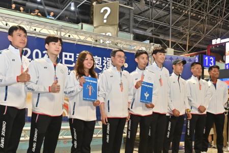 卓院長今（19）日歡送參加2024巴黎奧運代表團照片 共9張　共9張